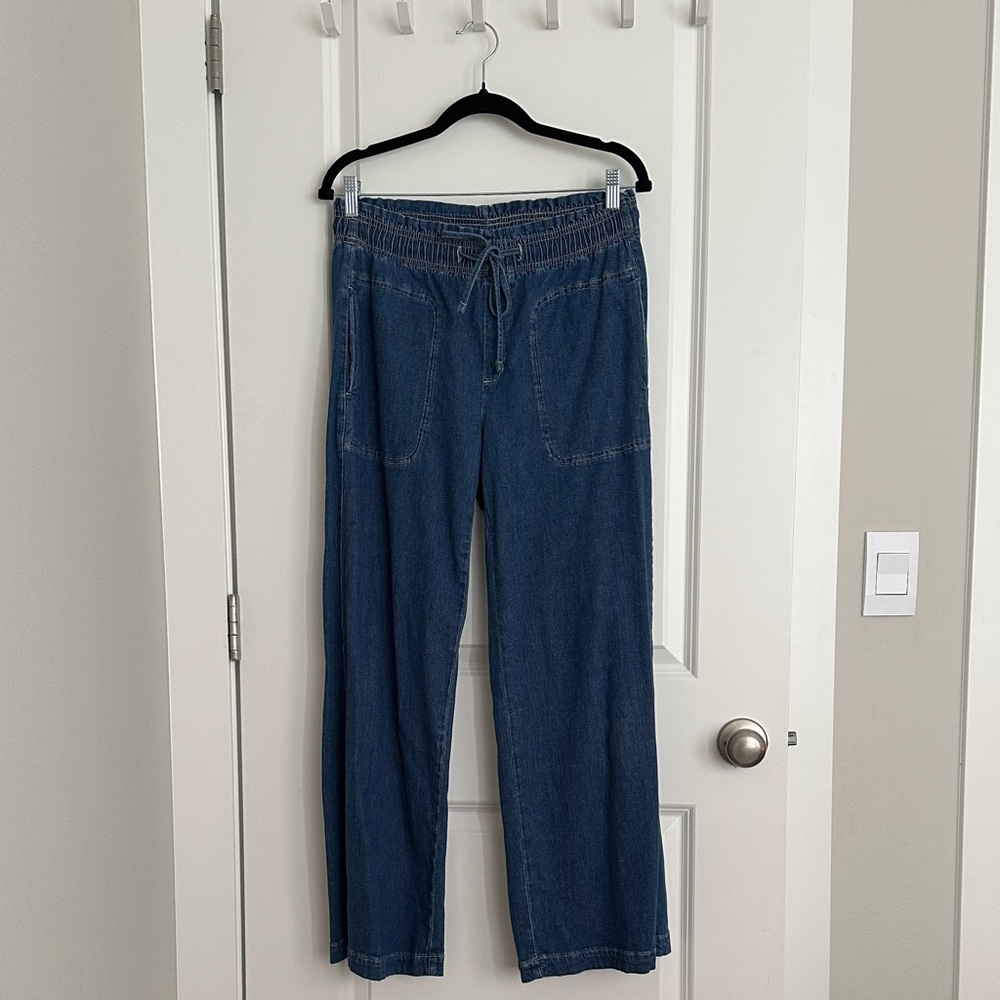 American Eagle Outfitters Women's Straight Leg Blue Jeans